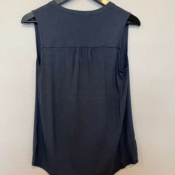 LOFT Mixed Media Sleeveless Women's Grey Blouse - Size Small Preowend - Picture 2 of 4